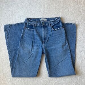 Abercrombie & Fitch 90s Relaxed High Rise Jean medium wash